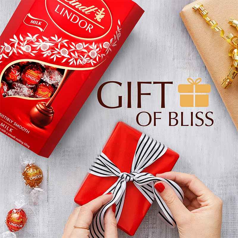 Lindt Grand Plaisir White Chocolate Bar with Strawberries and Almonds, Premium Swiss Chocolate, Weiss 150g (Product Of Austria) (Pack of 02)